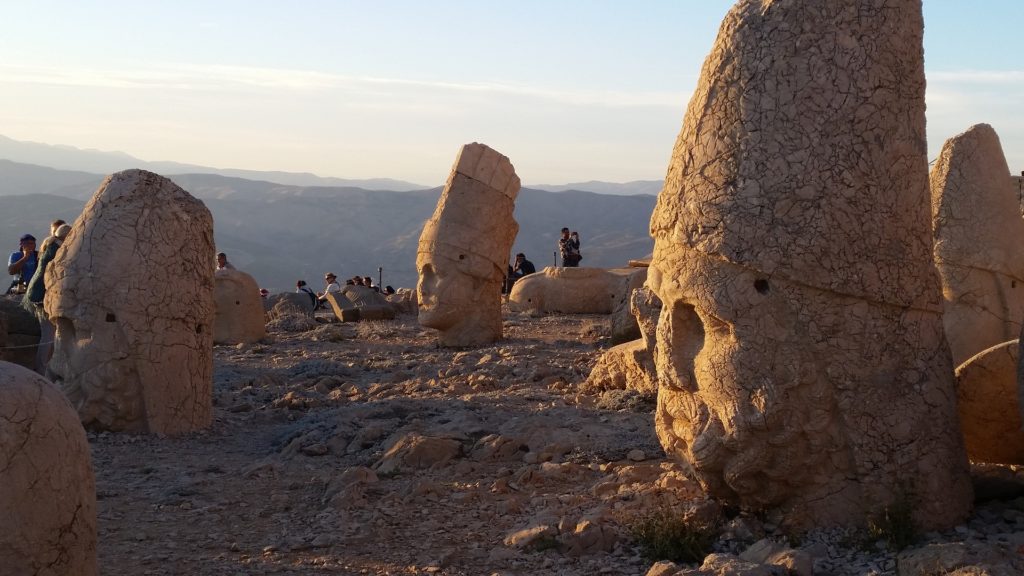 mt nemrut de Arif Yasa en Pixabay