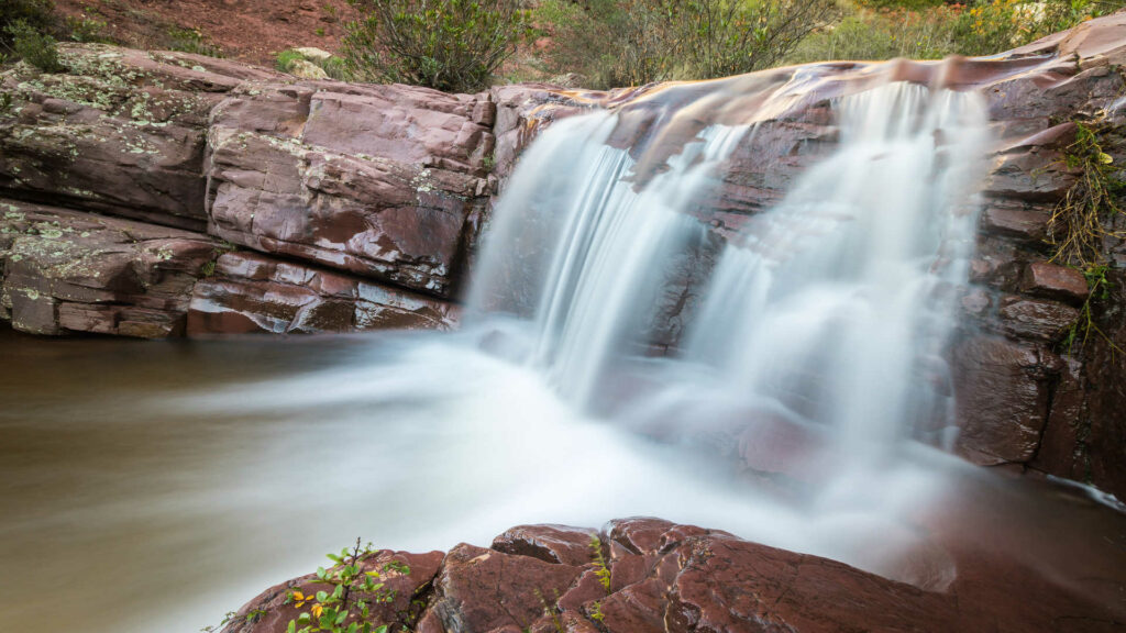 Cascada en el barranco de Aguas Negras, en la Sierra de Espadán. Fuentes de Ayódar.