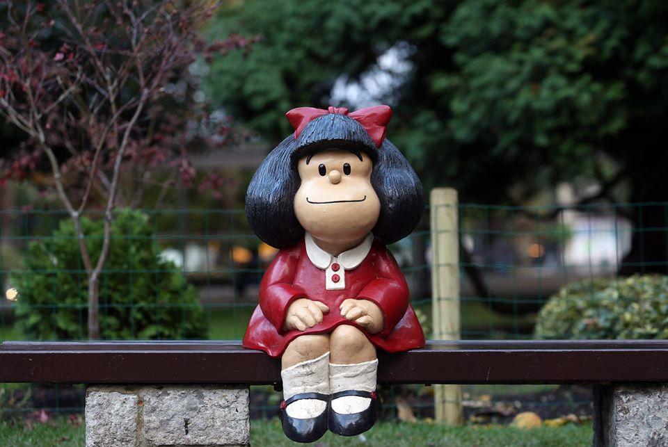 Estatua de Mafalda en el Parque de San Francisco (Oviedo).