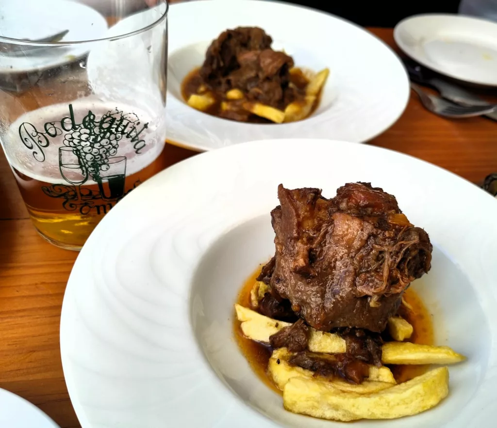 Rabo de toro en la Bodeguita Romero