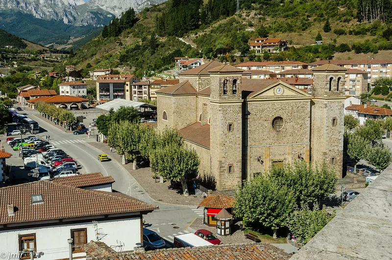 Iglesia San Vicente Potes 2 jpg